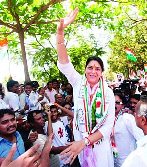 Thackeray cousins in pre-poll slugfest