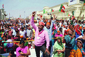 Cong trying to divide country along religious lines: Modi