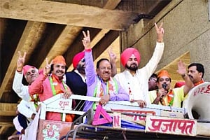 Parties make last-ditch effort to sweep Delhi