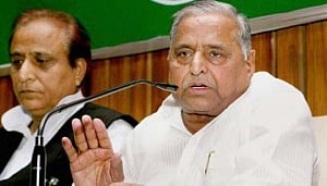 EC seeks report on controversial remarks by Mulayam, Azam