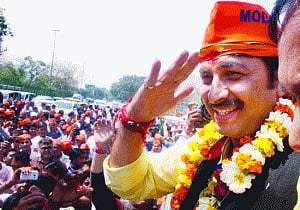 BJP's Manoj Tiwari owns 8 houses, 5 cars