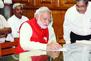 Modi files nomination papers from Vadodara