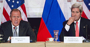 Kerry speaks with lavrov; both reject use of force