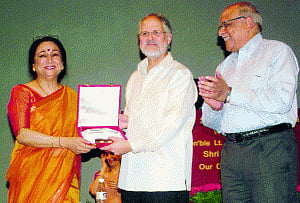 l-G underscores role of humanities, social sciences