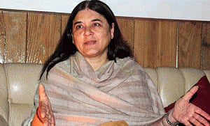 Maneka hits out at Priyanka for remarks against Varun