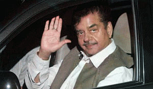 'Modi wave' will take BJP to nearly 300: Shatrughan Sinha