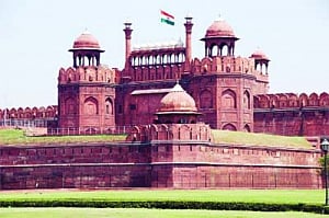 Red Fort goes through 'mud-life' crisis