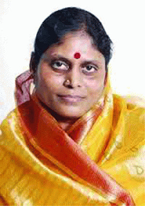 Jagan springs surprise for TDP-BJP, fields mother from Visakhapatnam