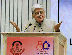 Gopalkrishna Gandhi wants CBI under RTI Act
