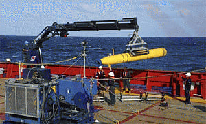 Robotic submarine launches 5th mission to locate missing plane