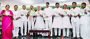 Seemandhra Cong, T BJP promise laptops, sops
