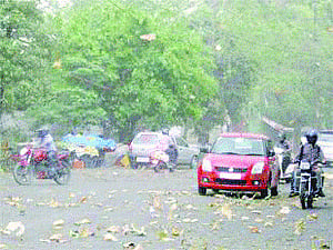 27 killed, over 30 hurt as dust storm hits UP