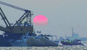 Toll in South Korea ferry mishap tops 120