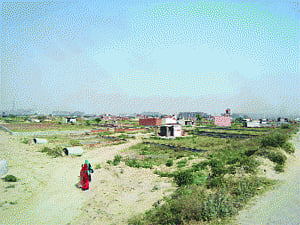 Squatters seize Noida as  officials go on poll duty