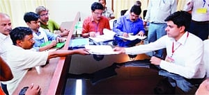 Kejri files papers from Varanasi