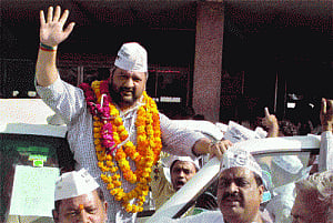 I am fighting for my family's legacy: Shastri