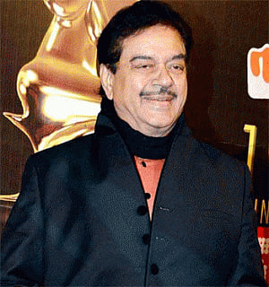 Shatrughan Sinha dedicates IIFA award to the people of Patna