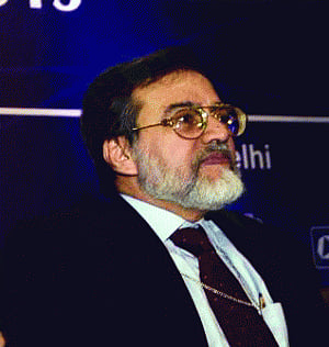 Telecom Secy directs DoT officials to expedite projects