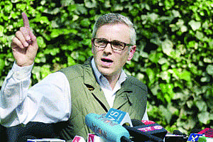 Omar dares Modi to come to Kashmir