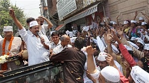 Kejriwal slams Cong, BJP