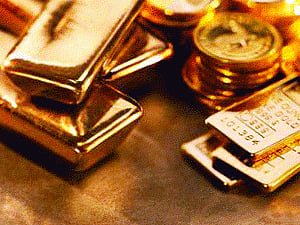 Gold declines before Fed's meeting as Ukraine crisis assessed