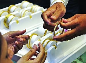 Gold buyers throng jewellery shops on Akshaya Tritiya