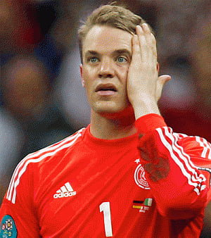 Manuel Neuer extends commitment with Bayern Munich