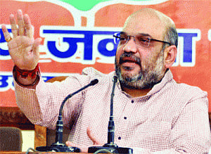 'Cong finds no 'clean' runner in holy city'