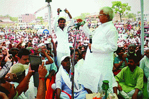 lalu cries foul, Rabri files plaint