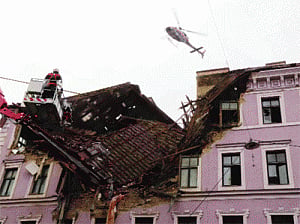 1 dead, 13 hurt in Vienna building explosion