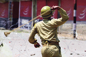Kashmir cops rein in anti-vote marauders