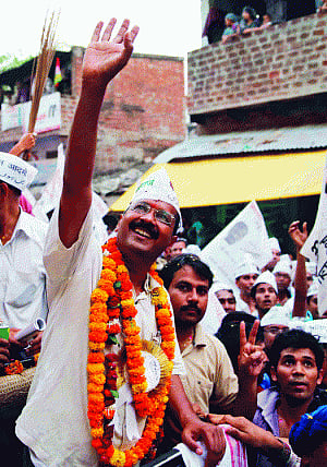EC notice to Kejriwal for anti-Cong, BJP remarks