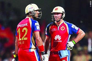 RCB seek to outwit beleaguered Delhi