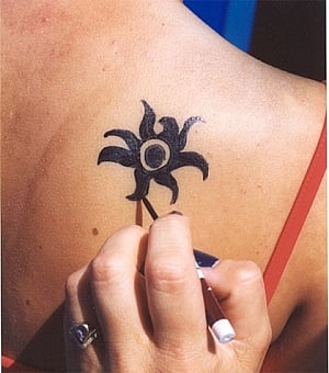 `Temporary tattoos may trigger skin problems'