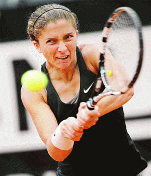 Errani beats li Na to enter semis