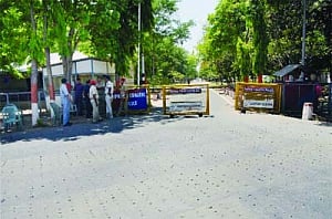 Present imperfect, future tense for Nitish?