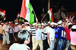 AAP men lay siege to Tihar, detained