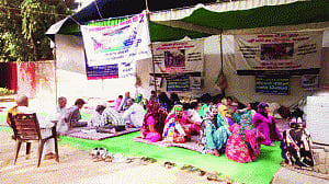 40 Dalits brave heat for hot-button issues