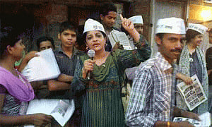 Ilmi, Gopinath quit AAP, hit out at Kejriwal