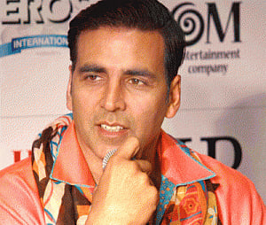 Sonakshi should've got National Award: Akshay Kumar