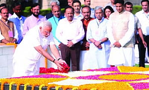 Modi visits Rajghat before taking oath