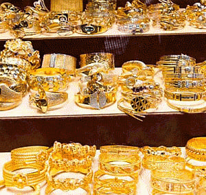 Gold advances on retail support; silver drops