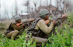 Top lashkar militant killed in encounter