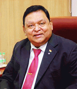 l&T to take IT arms public in 2016, says Naik