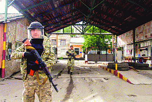 Obama and Putin spar as rebels battle in Ukraine