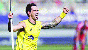 Australia through, Germany fall behind