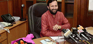 Govt should not control media: Javadekar