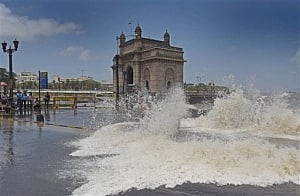 High tide alert: Mumbaikars warned against venturing near sea