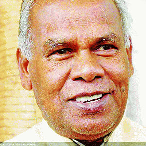 Manjhi defends Nitish's call to lalu