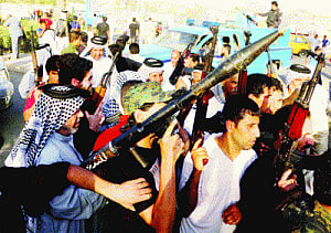 Militants hit main Iraq refinery as PM sacks officers